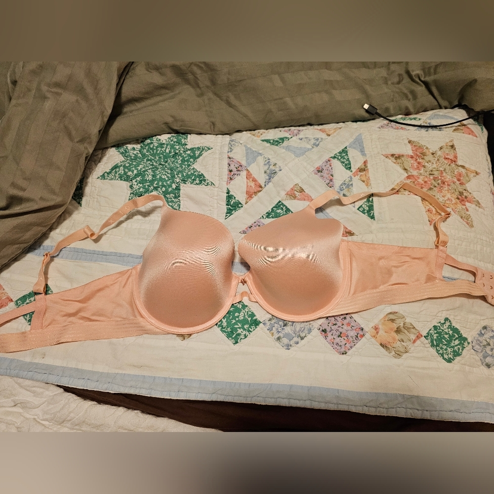 Seamless Nude Pink Bra